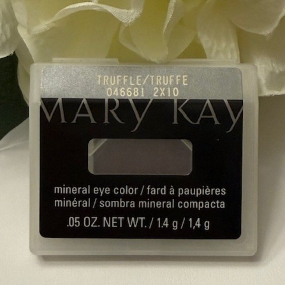 MARY KAY Mineral Eye Color: Truffle (Discontinued shade)